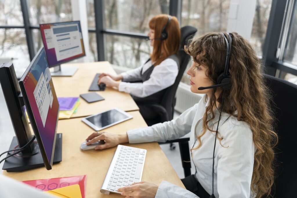 Contact Center vs Call Center: 5 Key Differences to Consider